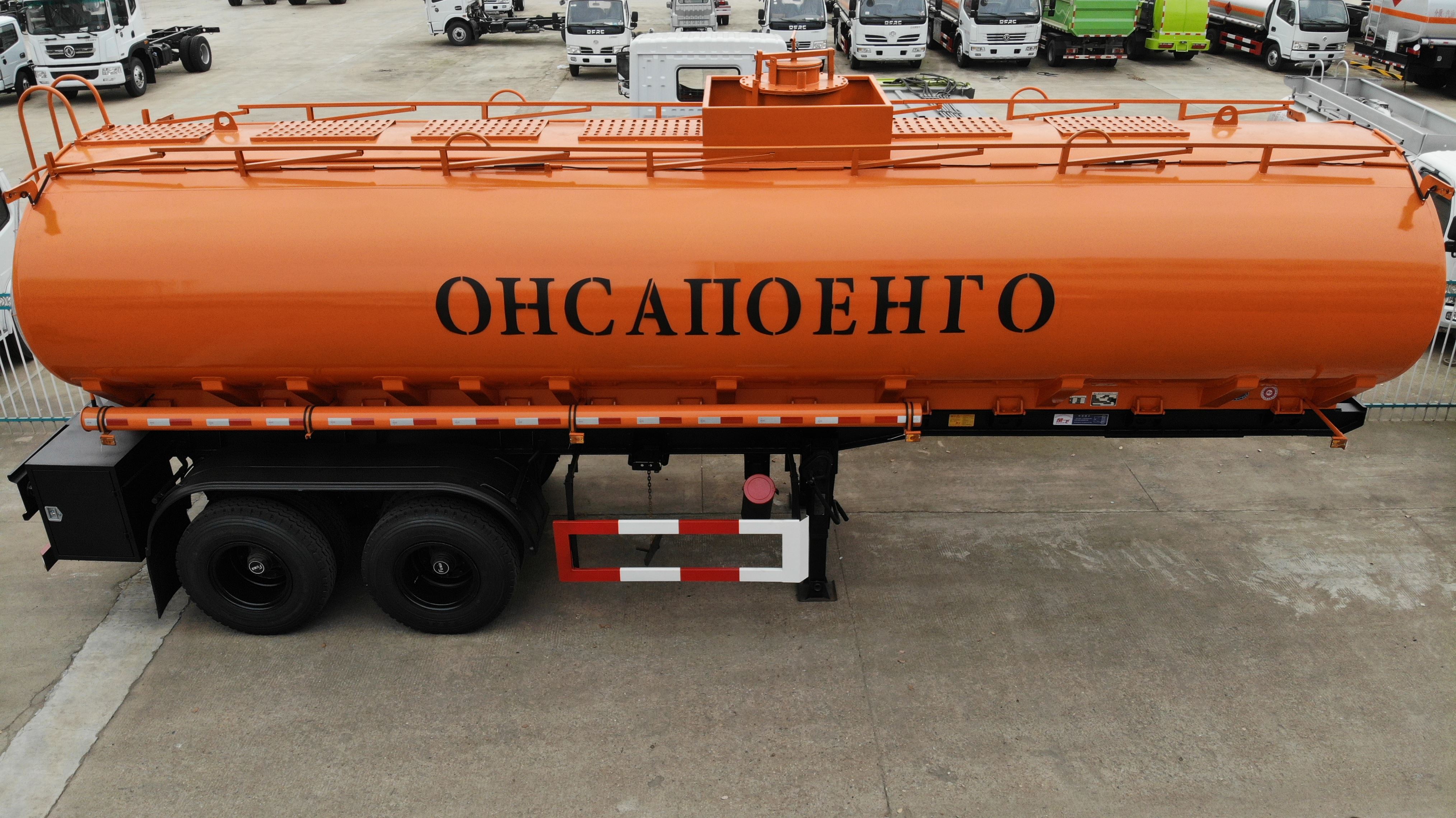 10臺外貿(mào)出口運油半掛車，10臺危化品罐車發(fā)車交付客戶